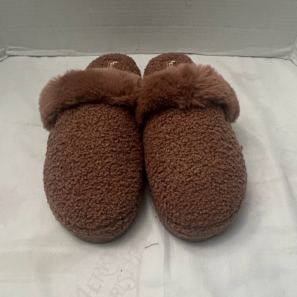 UGGS SANDALS